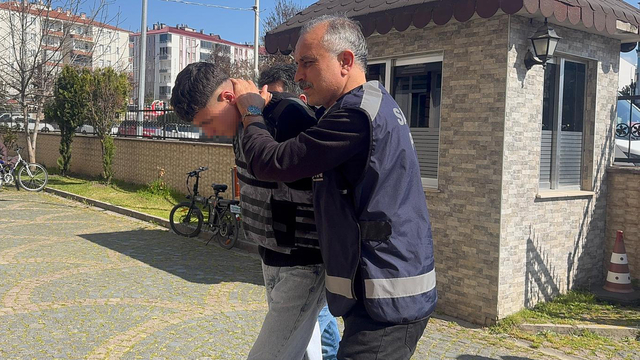 Evinde uyurken balkondan giren kişi tarafından öldürüldü (2)