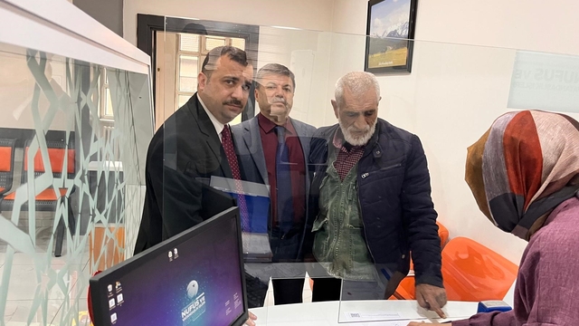 Onlar artık vatansız değil
'Vatansızlar' ailesinin yüzünü güldüren haberi İl Nüfus ve Vatandaşlık İşleri Müdürlüğü verdi