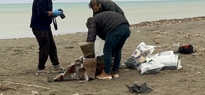 Hatay'da sahilde bulunan sahipsiz çantada yaklaşık 45 kilogram esrar çıktı