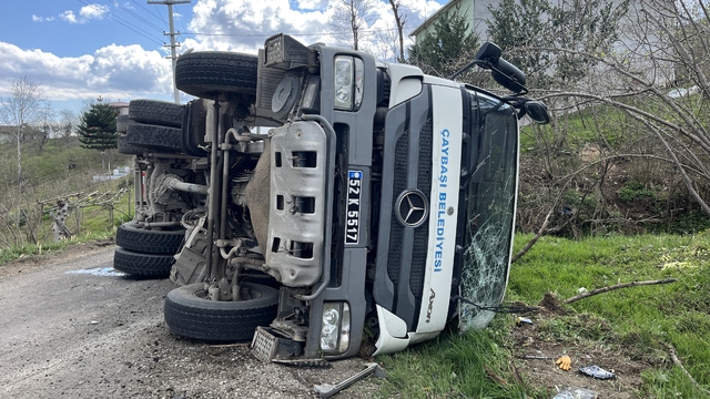 Beton mikseri devrildi: 1 yaralı