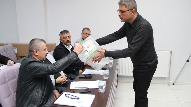 CHP'li belediyenin meclisinde CHP listeleri destek bulamadı