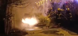 Bitlis’te seyir halindeki araç alev aldı