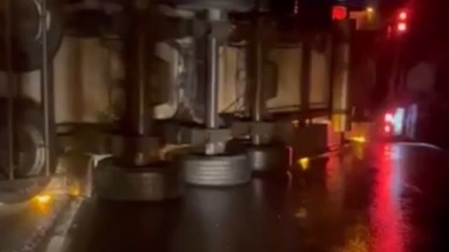 D-650'de zincirleme kaza: Kilometrelerce araç kuyruğu oluştu
3 tır çarpıştı, yaralanan olmadı