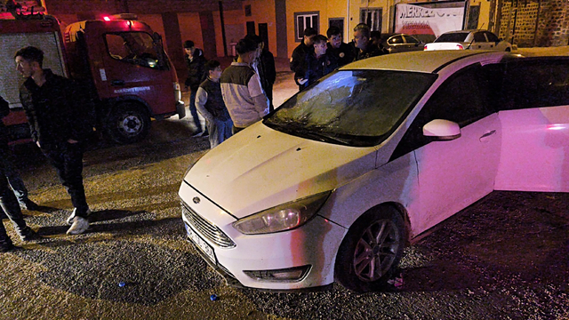 Şanlıurfa'da park halindeyken yanan otomobilde hasar oluştu