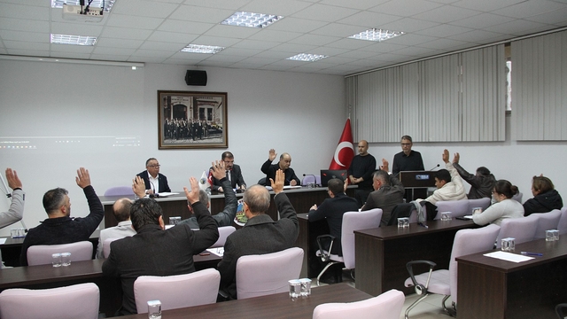 Kula Belediye Meclisi'nde 2025 faaliyet raporu reddedildi