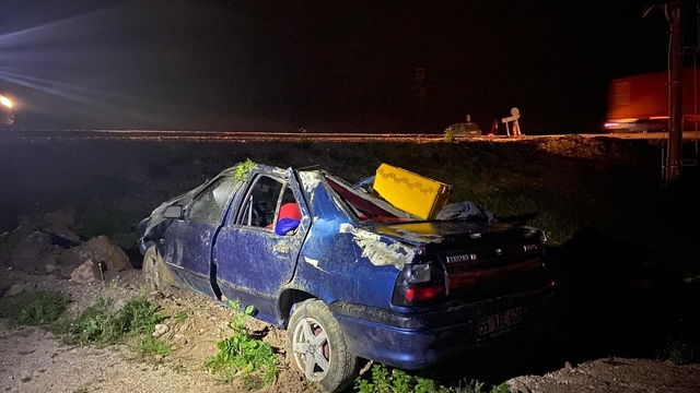 Kırkağaç'ta yağış nedeniyle taralaya uçan otomobildeki 1 kişi öldü, 1 kişi de yaralandı