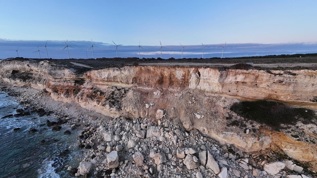 Turizm merkezi Bozcaada'daki Polente Burnu'nda göçük