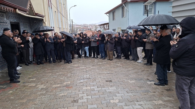 Hisarcık'tan 21 kişilik umre kafilesi dualarla uğurlandı