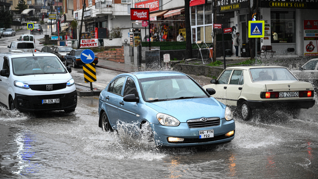 Ankara'da sağanak etkili oldu