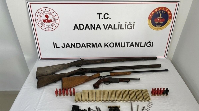 Adana'da ruhsatsız 3 av tüfeği ve tabanca ele geçirildi