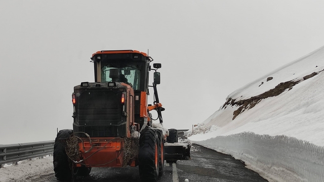 Kapalı olan Ardahan-Ardanuç kara yolu ulaşıma açıldı