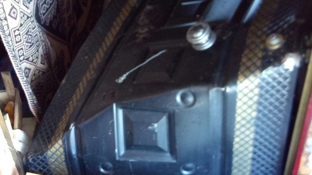 Koca oğlan engel tanımıyor
Yayla evlerine çatıdan, pencereden her yerden giren ayılar, evlerin çelik kapılarını kağıt gibi buruşturup yayla evlerine zarar vermeyi sürdürüyor