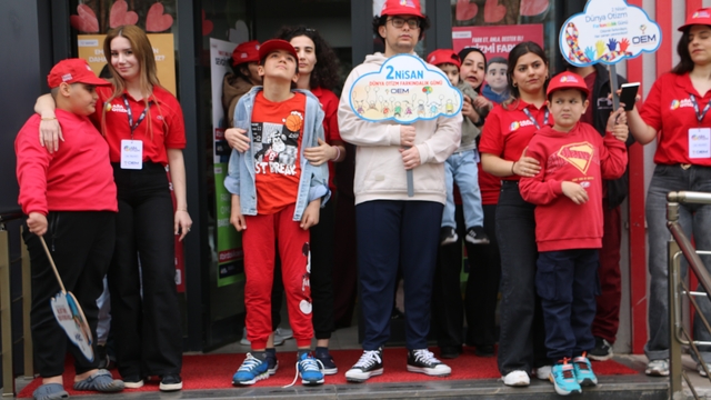 Diyarbakır'da otizm farkındalığı için renkli etkinlik