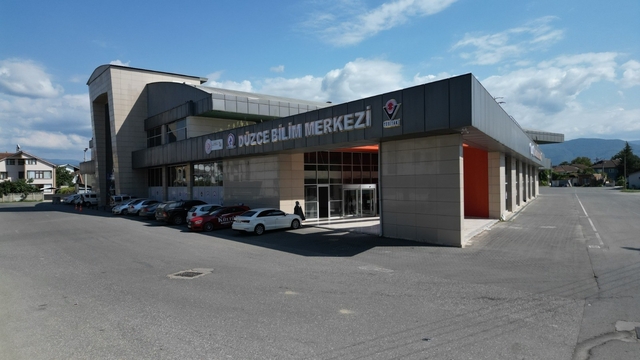 Düzce Belediyesi'nden öğrencilere ve ailelere akademik destek