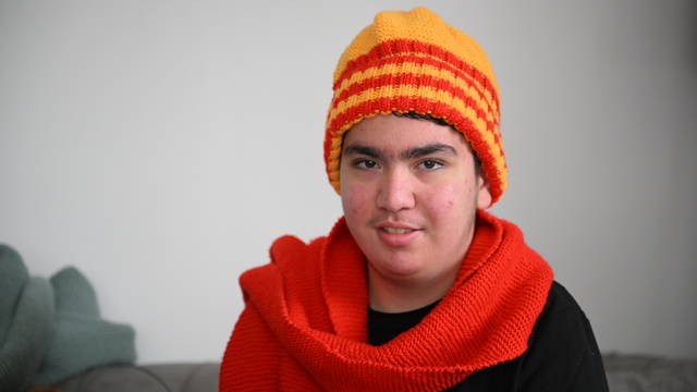 Anneannesini izleyerek örgü öğrenen otizmli Musa kendi dükkanını açmayı hedefliyor