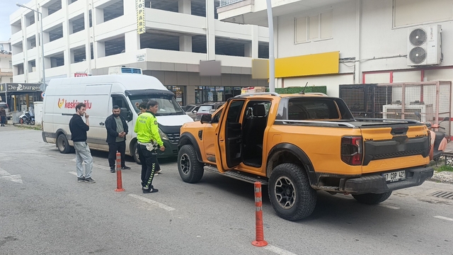 Aracına çarpan kamyonet için polis çağırdı hatalı parktan ceza yedi
Antalya'da "Böyle kaza mı olur" dedirten çarpışma