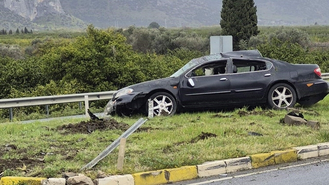 Selçuk'ta kaygan yolda zincirleme trafik kazası