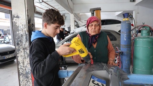 Aydın sanayisinin kadın ustası: On parmağında on marifet
Yetiştirdiği çıraklar bugün usta oldu
