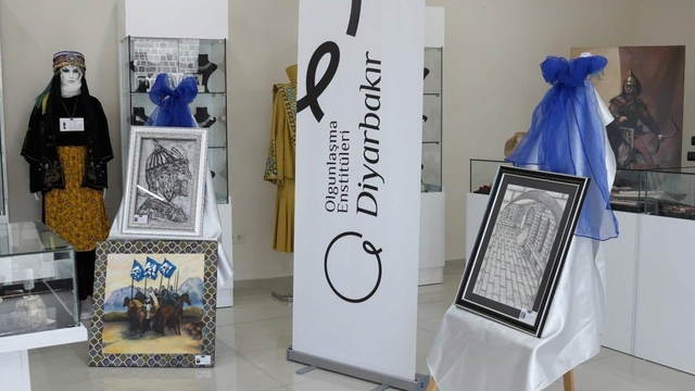 Diyarbakır'da Harmoni resim sergisi açıldı