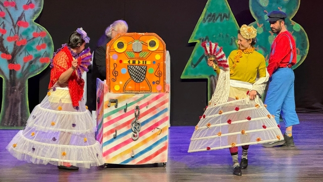 Aydın'da minikler tiyatro ile buluştu