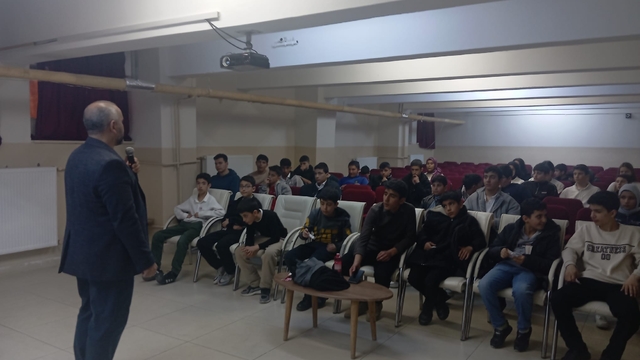 Baskil'de öğrencilere yönelik seminer düzenlendi