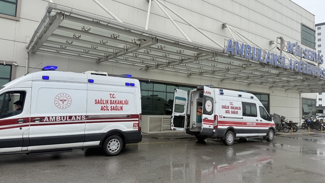 Tarsus'ta 3 öğrenci çiğ köfteden zehirlendi