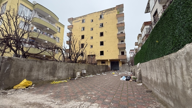 Kolonlarından çatlama sesi geldiği için tahliye edilmişti: O bina için yıkım kararı çıktı
Diyarbakır'da 51 kişinin tahliye edildiği bina için yıkım kararı