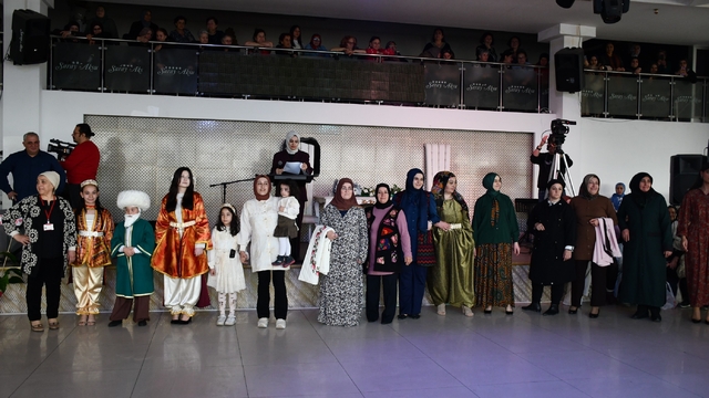 Akşehir'de Halk Eğitim Merkezi'nden giyim defilesi