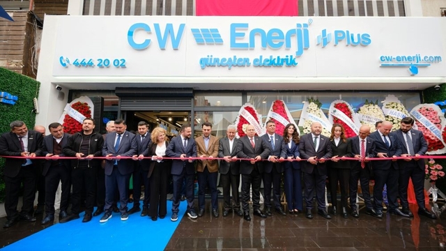 CW Enerji kendi enerjisini üreten Akıllı İzmir Plus bayisini hizmete açtı