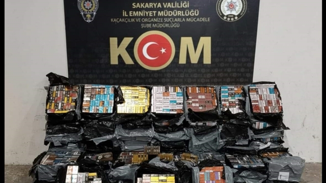 Araçta binlerce kaçak elektronik sigara tütünü ele geçirildi