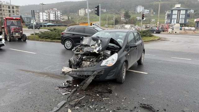 Samsun'da iki aracın çarpıştığı kazada 2 kişi yaralandı