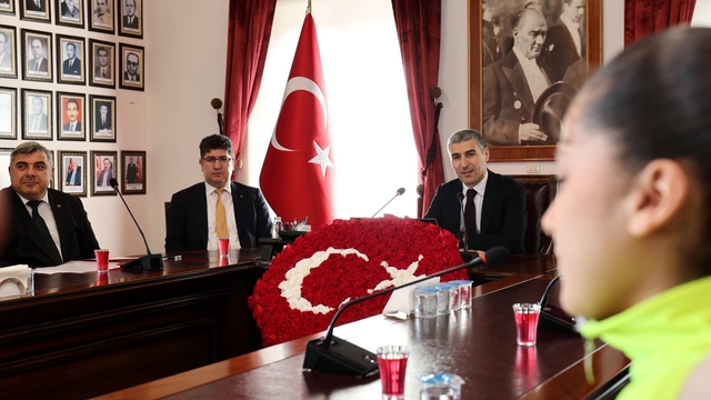 Vali Aktaş: "Sporda ve eğitimde başarı gösteren gençler şehrin en kıymetli hazinesidir"