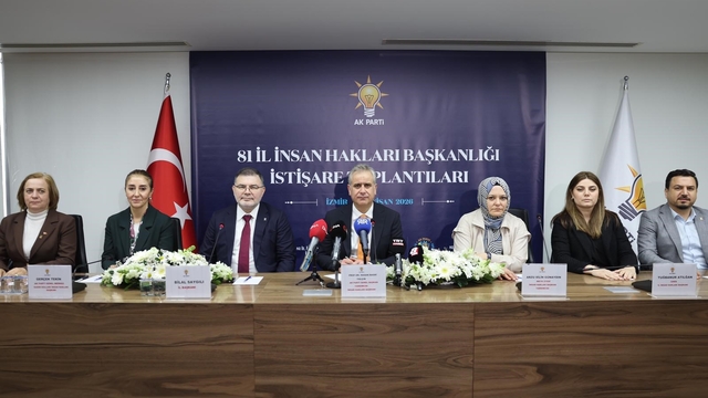 İzmir'de '81 İl İnsan Hakları Başkanlığı İstişare Toplantısı' gerçekleştirildi
AK Parti Genel Başkan Yardımcısı Hasan Basri Yalçın:
"Bornova Belediyesi kentin kaynaklarını Uşak Belediye Başkanının sevgilisine aktarmış"