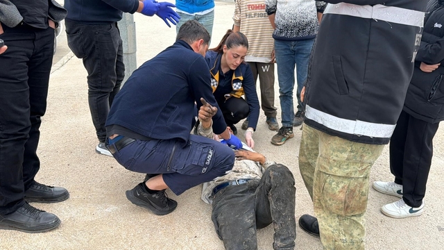 Motosiklet ile otomobil çarpıştı: 1 yaralı