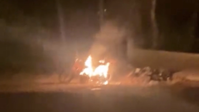 Mardin'de park halindeki motosiklet alev aldı