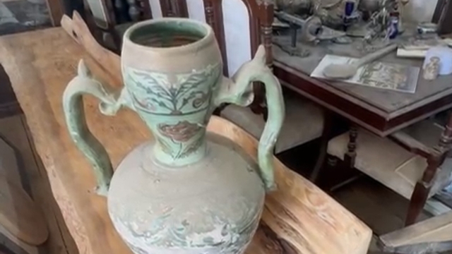 Tarihi eser ihbarı şikayete takipsizlik kararı
Roma ve Osmanlı dönemine ait tarihi eserlerin çıktığı mobilyacı  ihbarda bulunan kişi ile operasyona katılan kamu görevlilerinden şikayetçi oldu
Yapılan incelemeler sonucunda hem ihbarcı hem de görevliler hakkında herhangi bir kusur tespit edilmedi