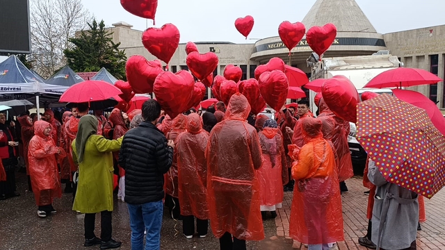 Kahramanmaraş'ta kalp balonlarıyla otizme dikkat çekildi