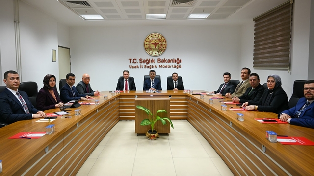 Vali Kartal, il genelinde yürütülen sağlık hizmetleri hakkında bilgi aldı.