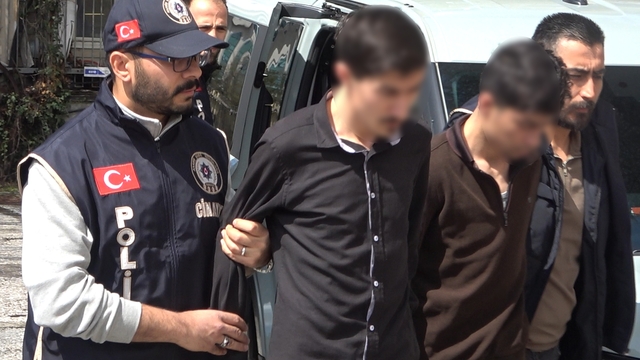 Bardağı taşıran son damla motosiklet oldu: Babalarını canice öldüren iki kardeş adliyeye sevk edildi