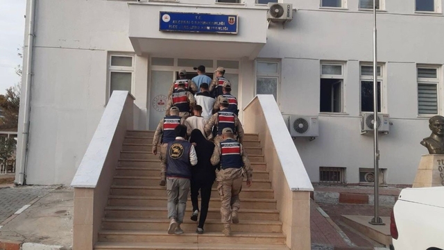 Şanlıurfa'da göçmen kaçakçılığı operasyonu: 18 organizatör yakalandı