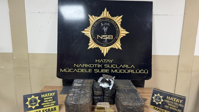 Sahile vuran çuvalın içinde 36 kilogram takoz esrar ele geçirildi