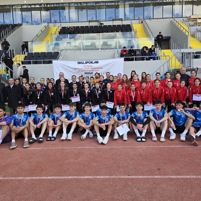 Yozgat'ta 288 sporcunun katıldığı Okul Sporları Futbol Müsabakaları tamamla...