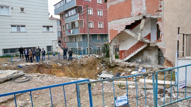 Kocaeli'de enkazında 4 kişinin öldüğü bina alanında bilirkişi incelemeleri sürüyor