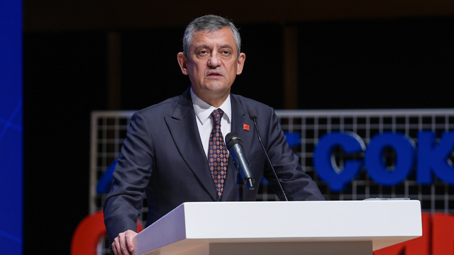 CHP Genel Başkanı Özel, İzmir'de temel atma ve toplu açılış törenine katıldı: