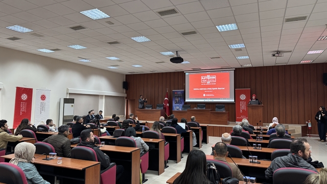 Aydın'da gazetecilere "yapay zeka" ve "yeni medya" eğitimi