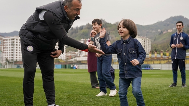 Otizmli bireylerden Çaykur Rizespor'a ziyaret