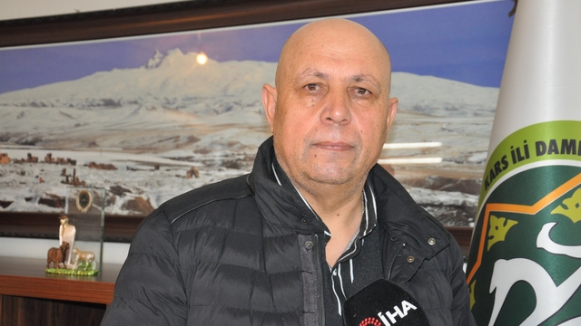 Türkiye'de yün krizi: Üretim var, pazar yok
Kars Damızlık Koyun Keçi Yetiştiriciler Birliği Başkanı Ali Gürbüz Sadıkoğlu, "Doğu Anadolu'ya yün toplama tesisleri geliyor"
"Geleneksel kullanım kayboldu kültürel değer de eriyor"