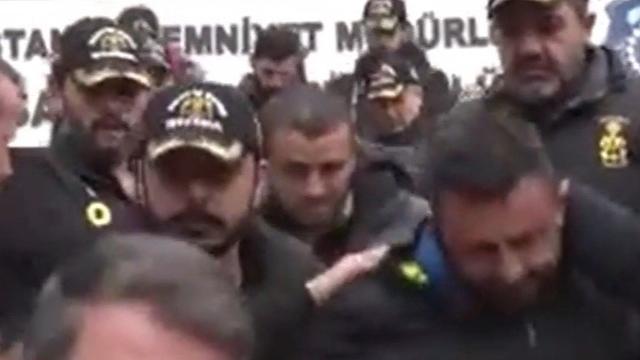 Cesedi ormana gömüp mahkemede birbirini suçlayan kardeşler cezadan kurtulamadı
Kayıp olarak aranırken gömülü bulunmuştu, sanıkların cezaları belli oldu
Mahsun Ö.: "Beni ağabeyim Habil Ö. azmettirdi. Pişmanım"
Habil Ö.: "Mahsun'un anlattığı her şey yalan. Mahsun hırsızlık yapar, her suçu işler. Ondan her şey beklenir"