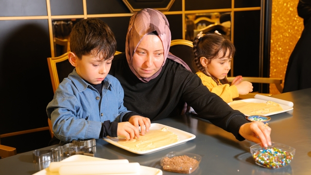 Kahramanmaraş'ta özel çocuklar kendi kurabiyelerini yaptı: Hem öğrendiler hem eğlendiler