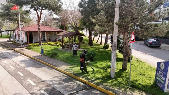 Kartepe'de yeşil alanlarda bakım ve temizlik çalışmaları sürüyor